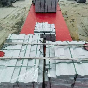 台州 芝麻白仿形加直形路沿石出货日常