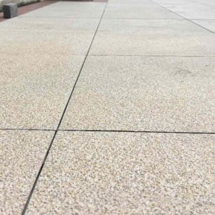 台州 黄金麻花岗岩石板材荔枝面地面铺装效果