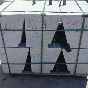 台州 芝麻白异形坐凳，石凳