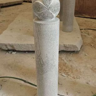 台州 芝麻白花岗岩石材挡车石柱、停车柱、圆柱挡车柱、方柱挡车柱等