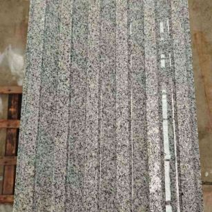 台州 芝麻白花岗岩荔枝面雕刻盲道，盲条