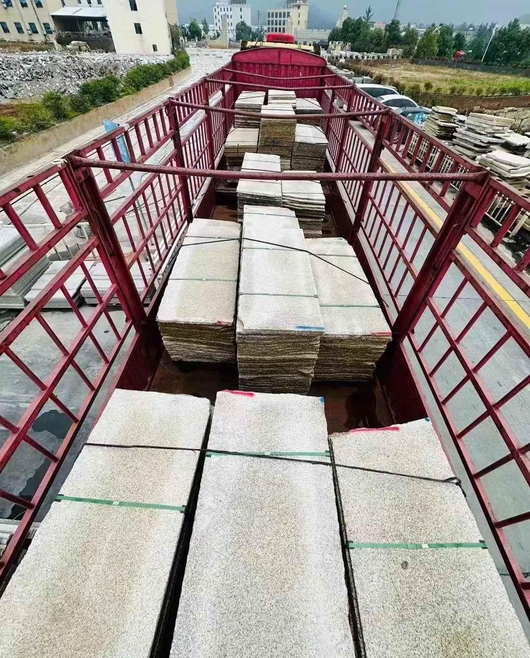 台州 黄金麻花岗岩荔枝面，光面毛板装车完成