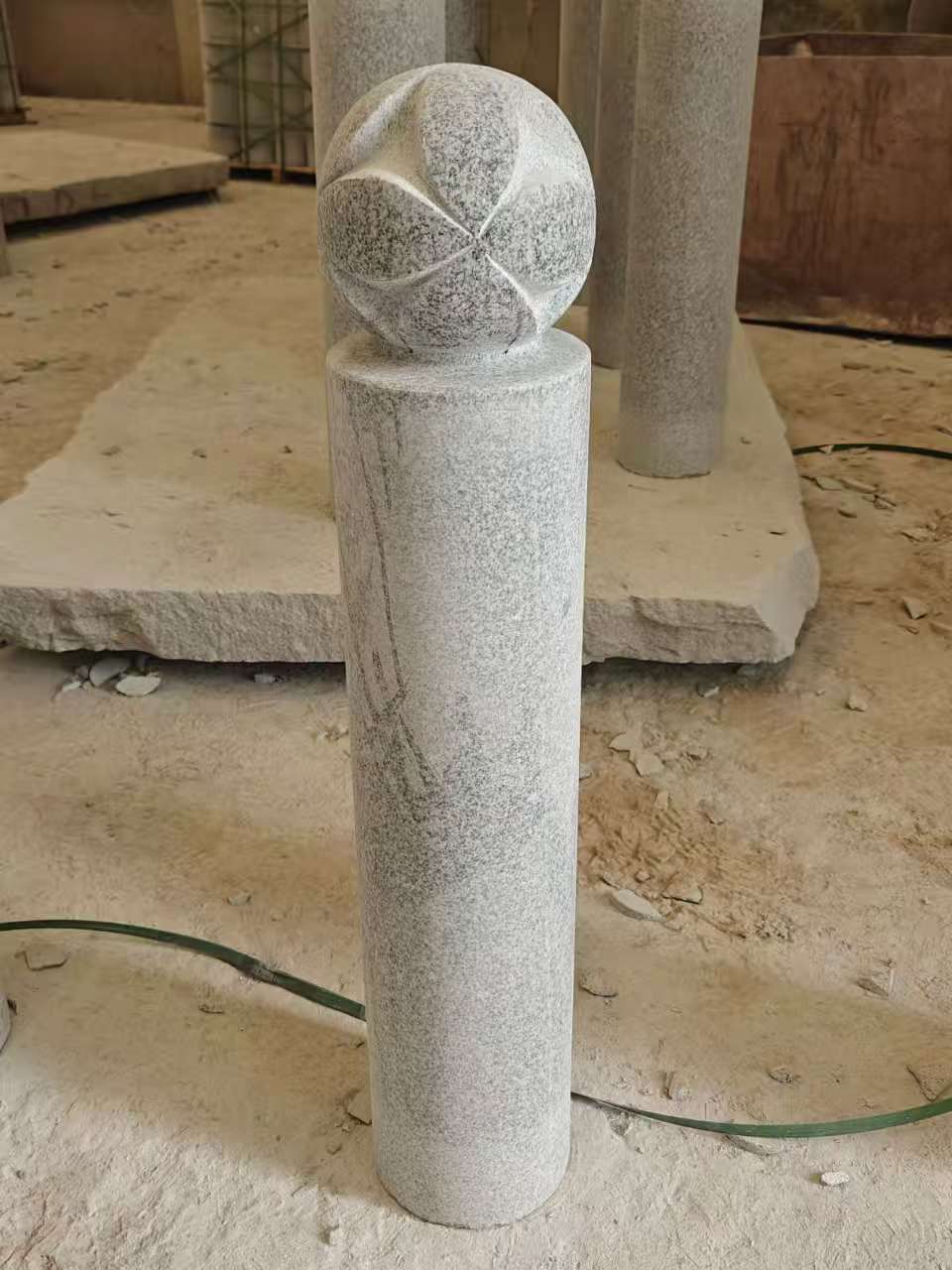 台州 芝麻白花岗岩石材挡车石柱、停车柱、圆柱挡车柱、方柱挡车柱等