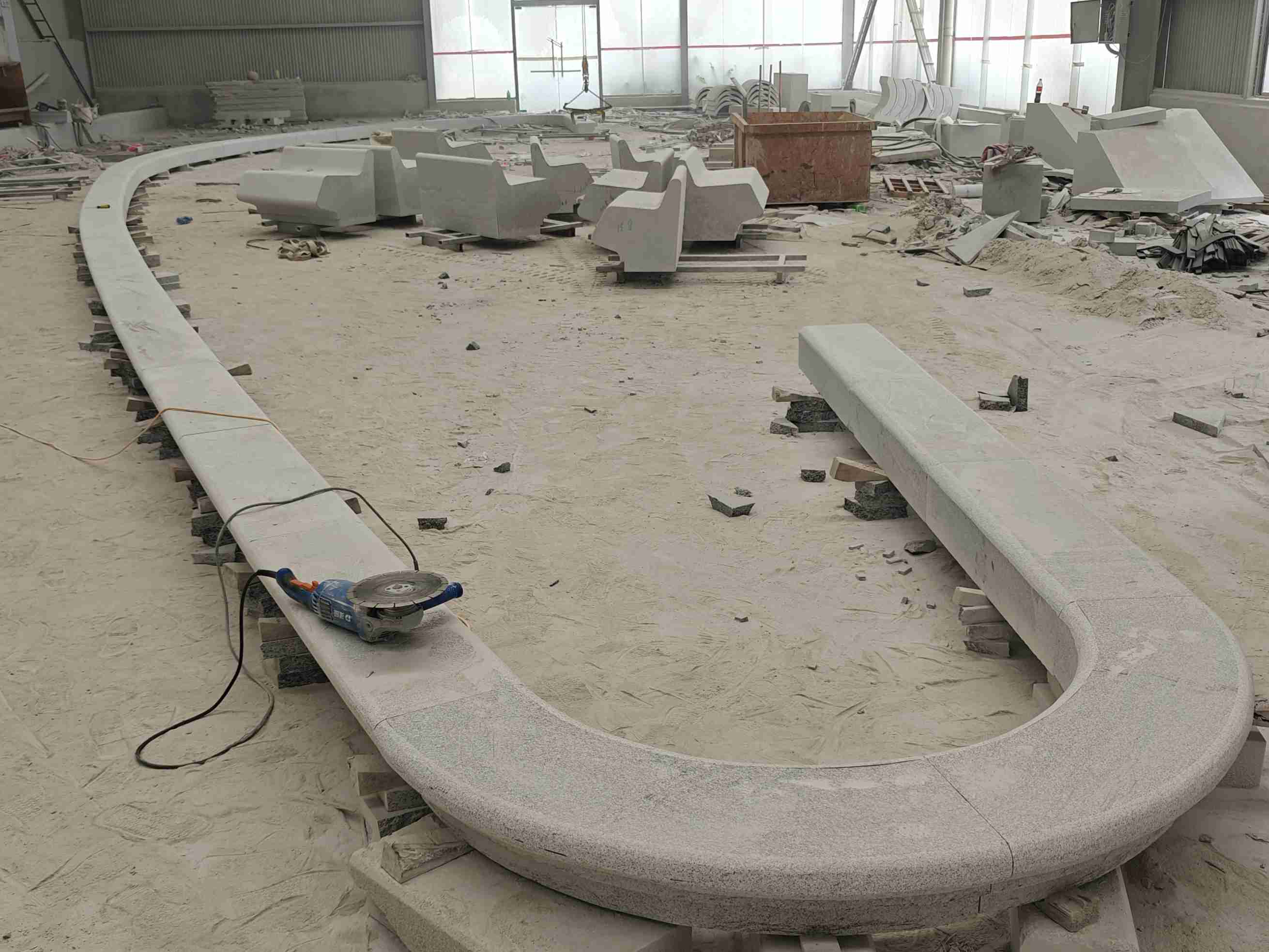 台州 芝麻白花岗岩弧形花坛石，坐凳石