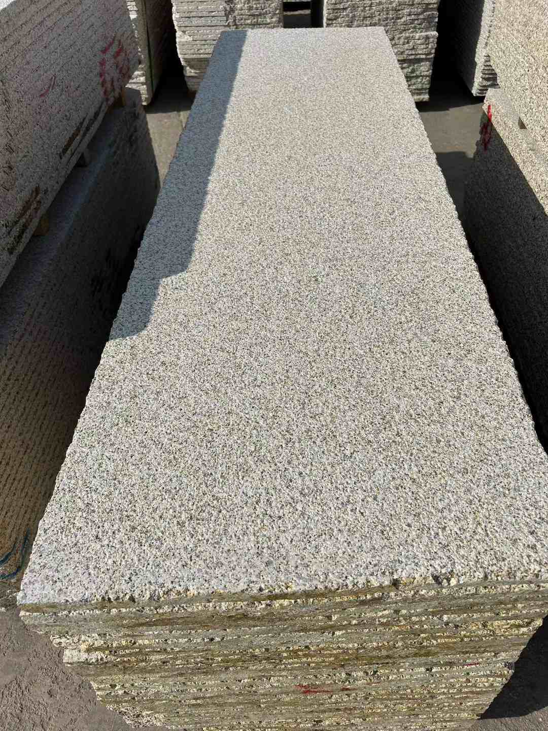 台州 黄金麻花岗岩荔枝面毛板，半成品