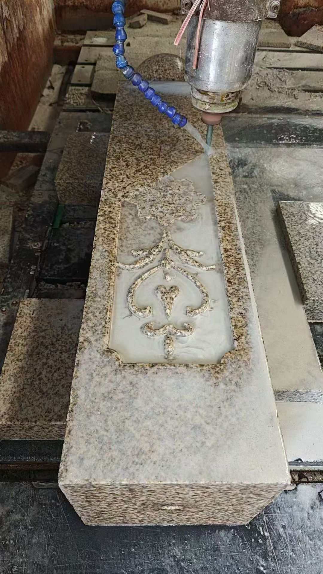 台州 黄金麻花岗岩异形加工雕刻栏杆大柱