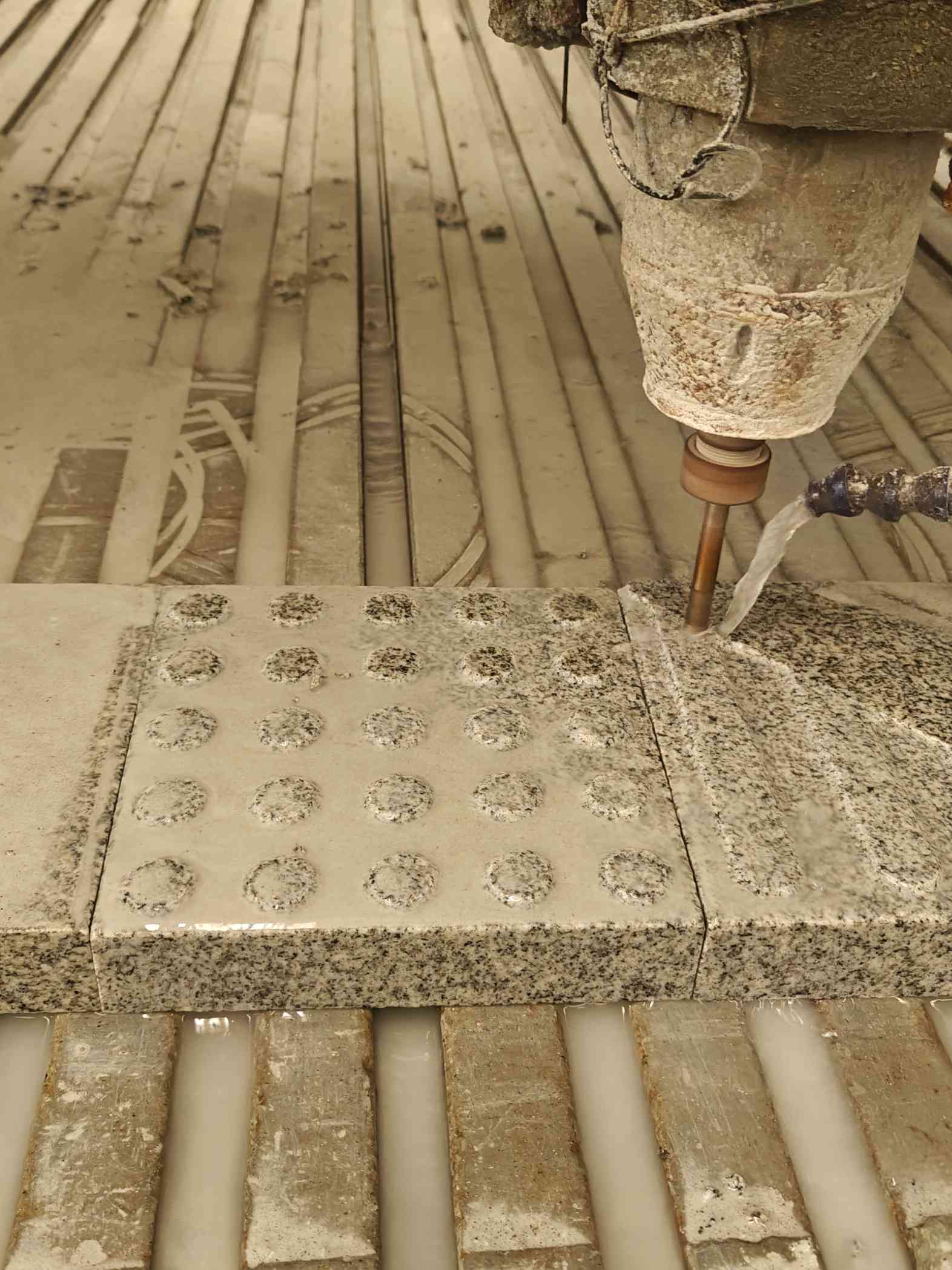 台州 芝麻白花岗岩石材盲人石、盲道石、盲点石