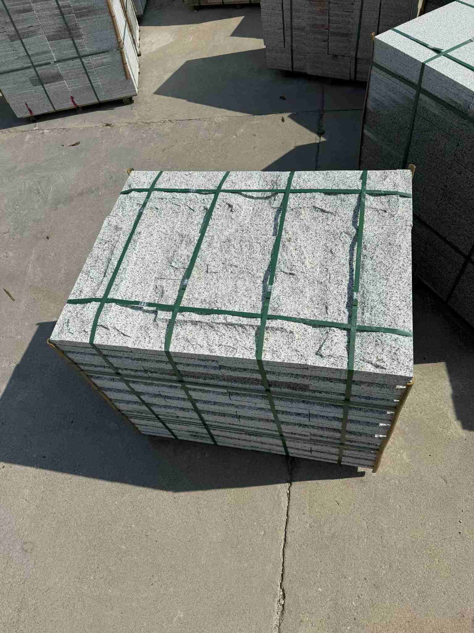 台州 白麻花岗岩石材自然面蘑菇石成品