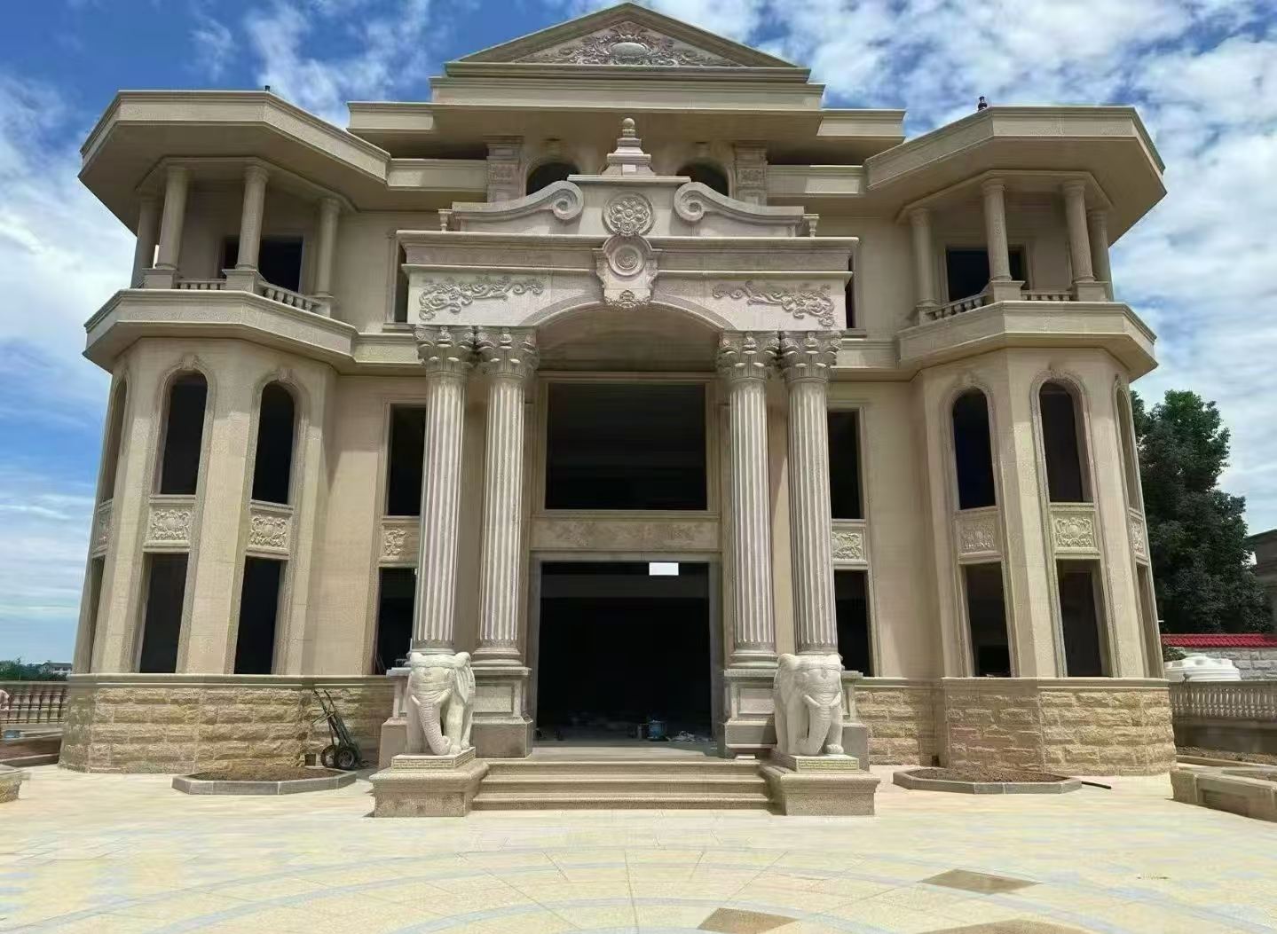 台州 黄金麻别墅外墙干挂，大柱，大象，蘑菇石，雕花板