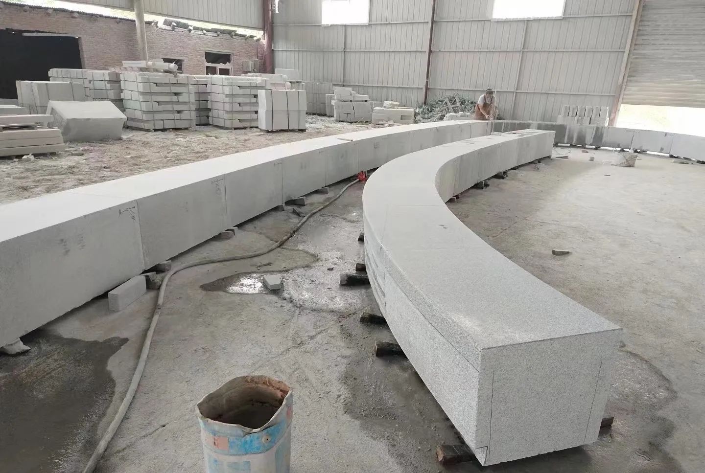 台州芝麻白花岗岩石板材 园林光面弧形坐凳