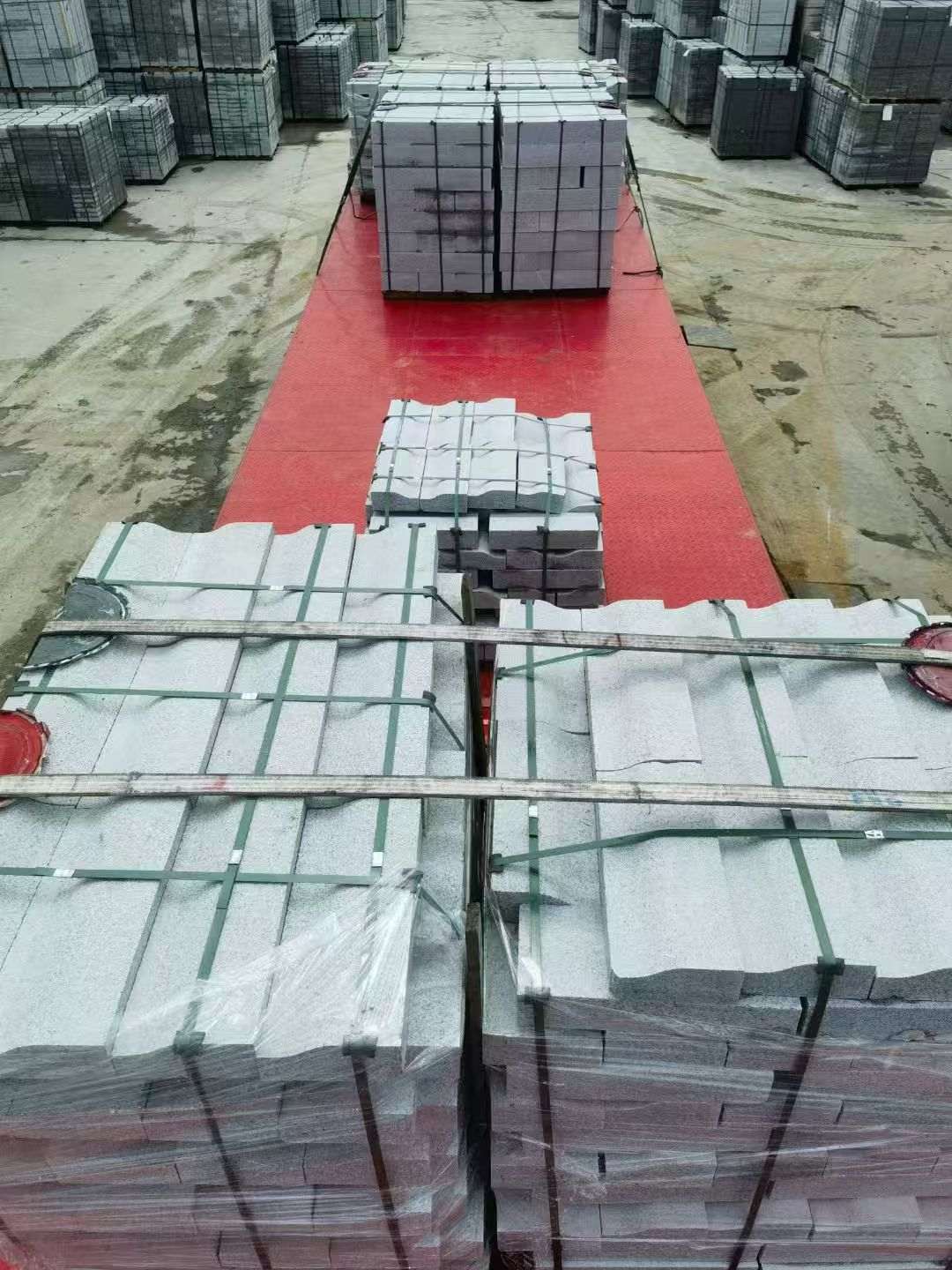 台州 芝麻白仿形加直形路沿石出货日常