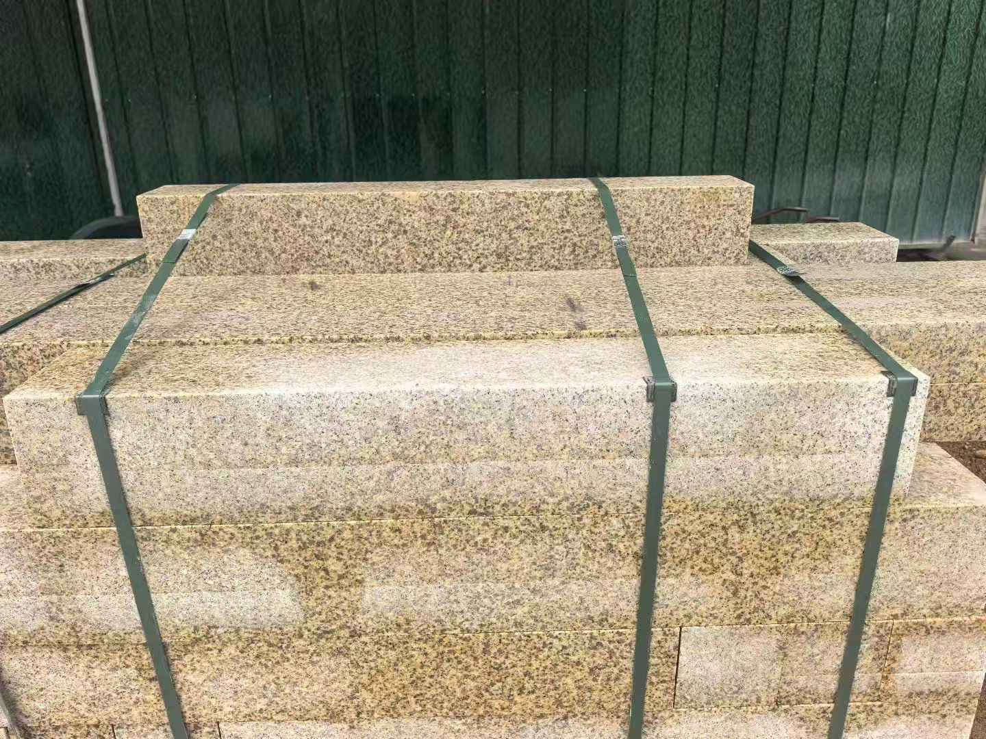 台州 黄金麻花岗岩石材机切面栏杆料半成品