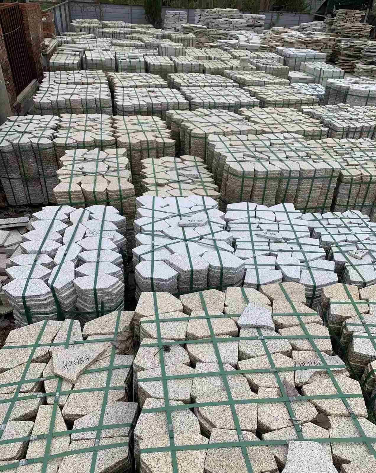 台州 黄金麻白麻花岗岩荔枝面地铺石(冰裂纹)