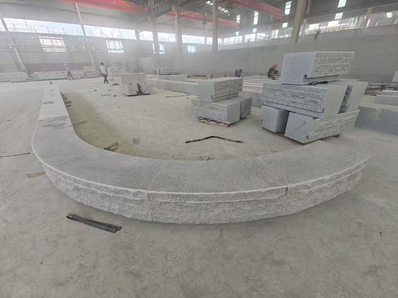 台州 芝麻白异形坐凳，自然面光面弧形加工