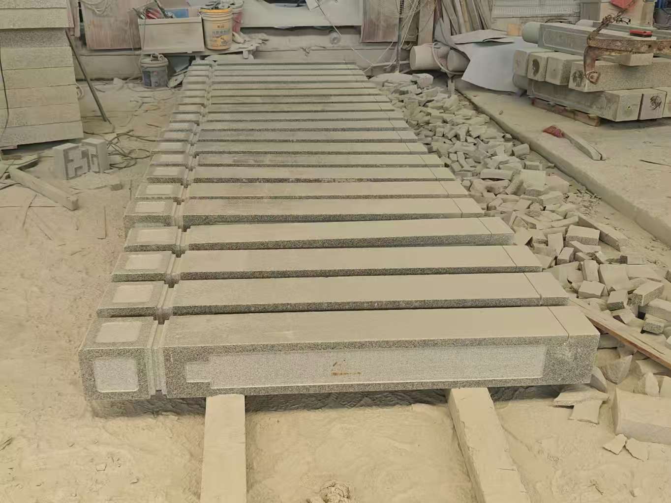 台州 芝麻白异形加工雕刻-栏杆大柱，方柱