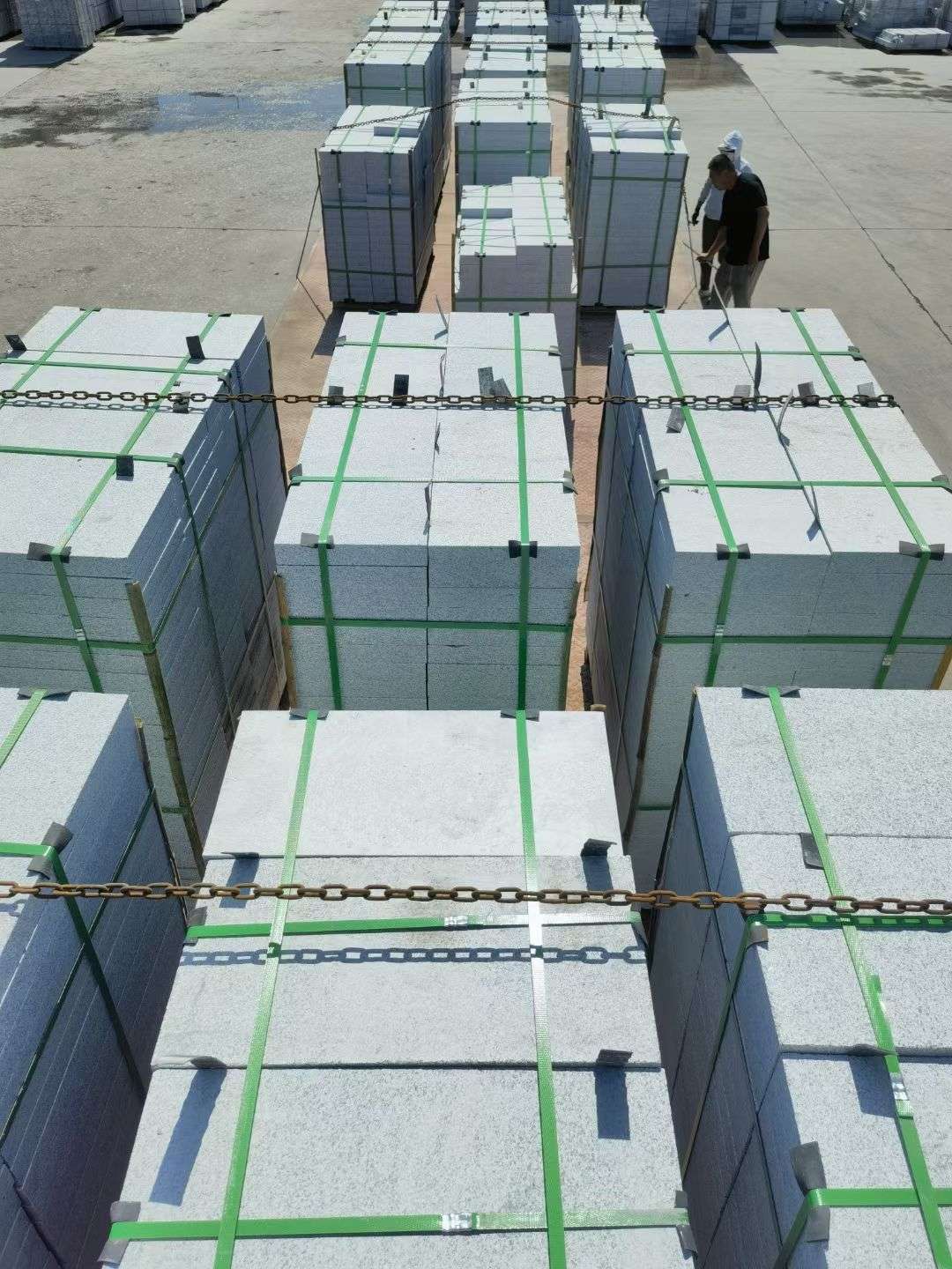 台州 芝麻白花岗岩5公分地铺石 花岗岩厂家工厂装车日常